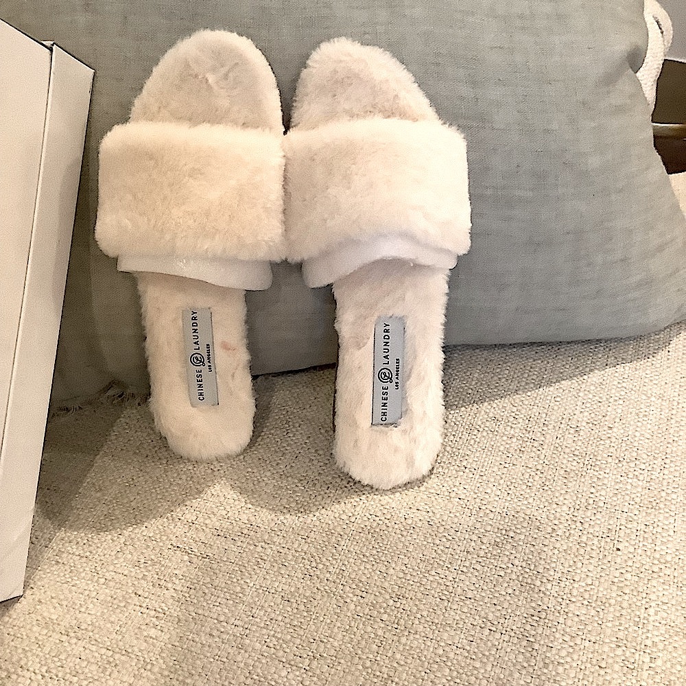 Chinese Laundry Scuffs NWT